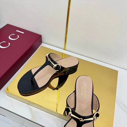 GUCCI THONG SANDALS 25S IN BLACK LAMBSKIN WITH GOLD HARDWARE