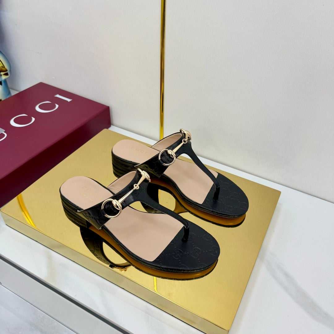 GUCCI THONG SANDALS 25S IN BLACK LAMBSKIN WITH GOLD HARDWARE