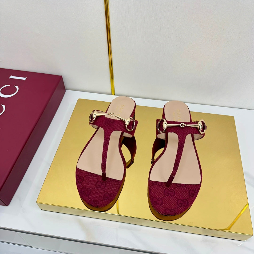 GUCCI THONG SANDALS 25S IN RED LAMBSKIN MIX CANVAS WITH GOLD HARDWARE