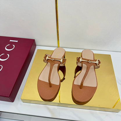 GUCCI THONG SANDALS IN BROWN LAMBSKIN PRINTED LOGO WITH GOLD HARDWARE
