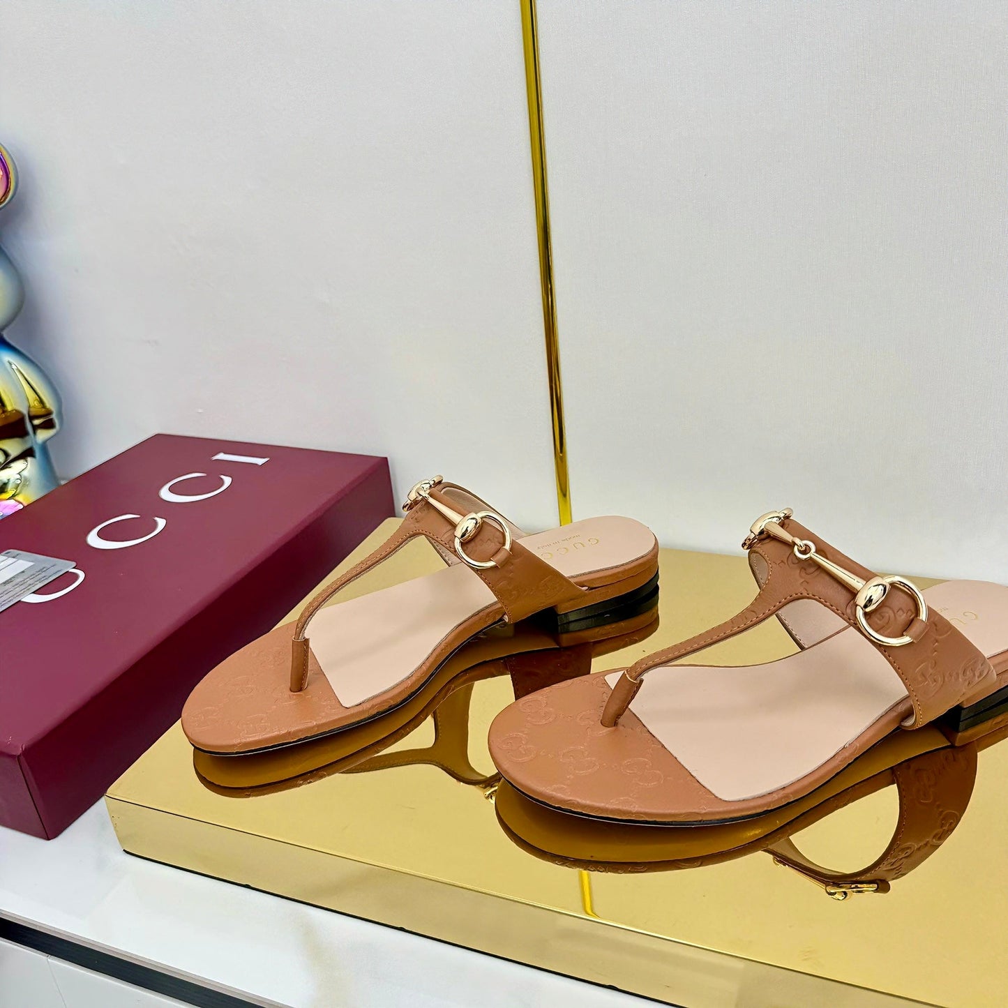 GUCCI THONG SANDALS IN BROWN LAMBSKIN PRINTED LOGO WITH GOLD HARDWARE