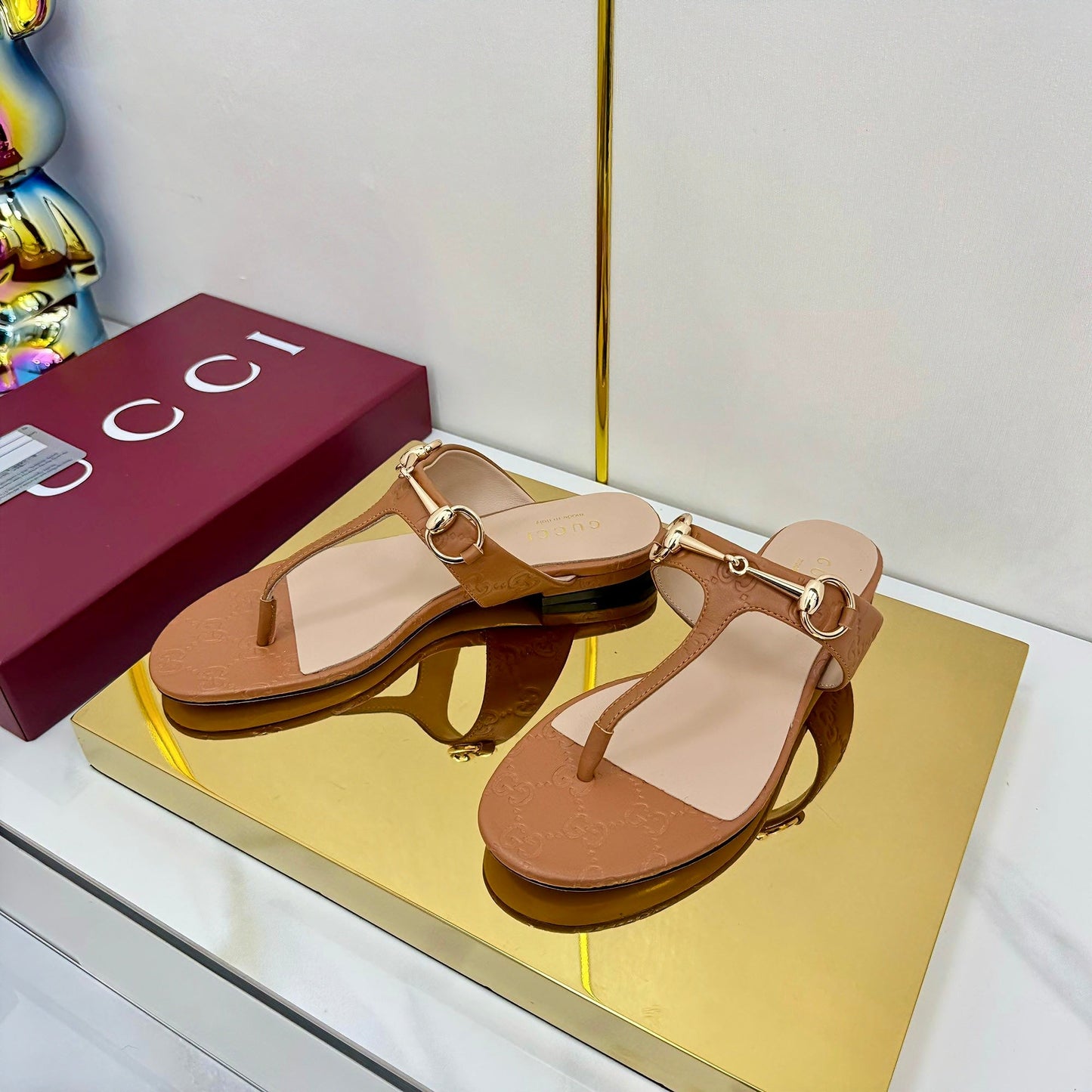 GUCCI THONG SANDALS IN BROWN LAMBSKIN PRINTED LOGO WITH GOLD HARDWARE