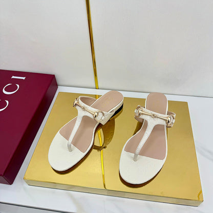 GUCCI THONG SANDALS IN CREAM WHITE LAMBSKIN PRINTED LOGO WITH GOLD HARDWARE