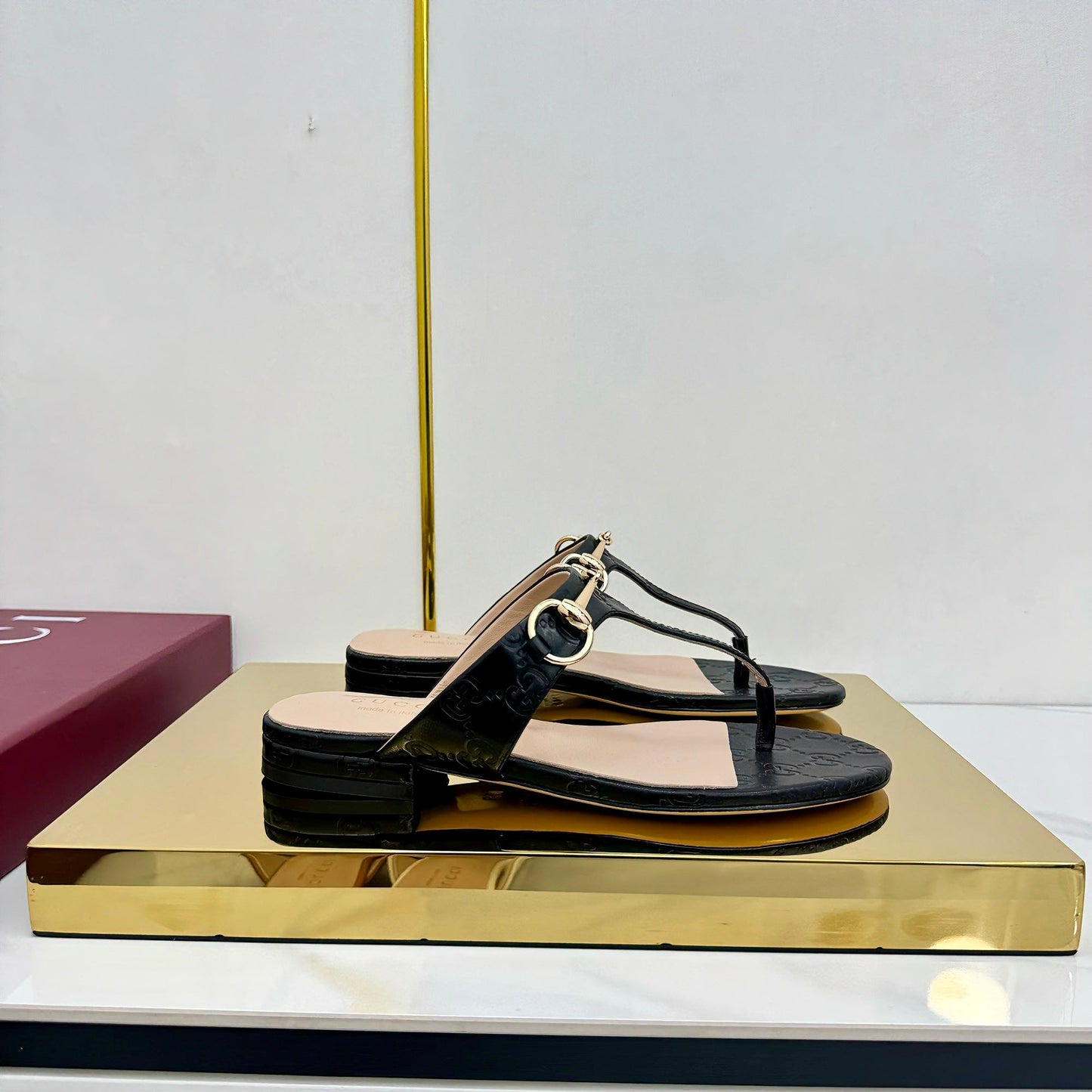 GUCCI THONG SANDALS IN BLACK LAMBSKIN PRINTED LOGO WITH GOLD HARDWARE