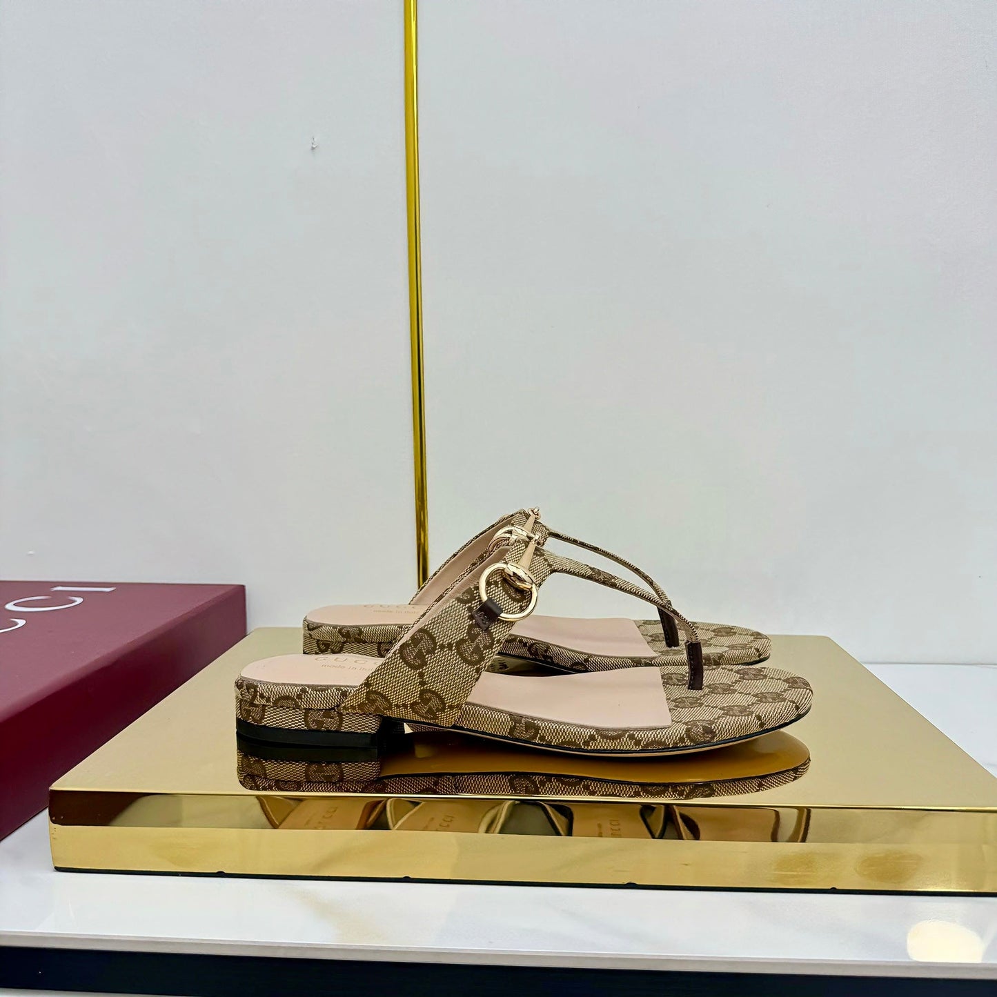 GUCCI THONG SANDALS IN DARK BEIGE FABRIC PRINTED LOGO WITH GOLD HARDWARE