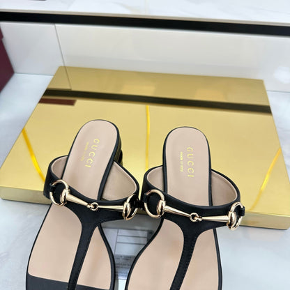 GUCCI THONG SANDALS IN BLACK LAMBSKIN WITH GOLD HARDWARE