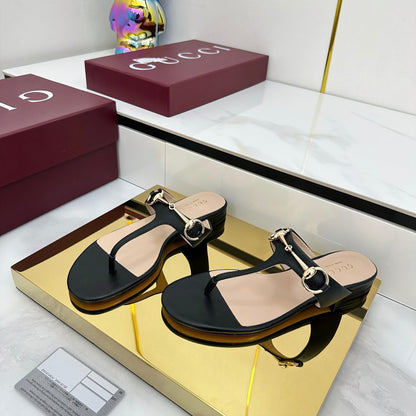 GUCCI THONG SANDALS IN BLACK LAMBSKIN WITH GOLD HARDWARE