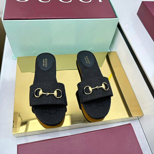 GUCCI SLIDES IN BLACK WITH GOLD HARDWARE