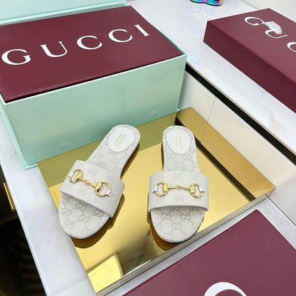 GUCCI SLIDES IN IVORY WITH GOLD HARDWARE
