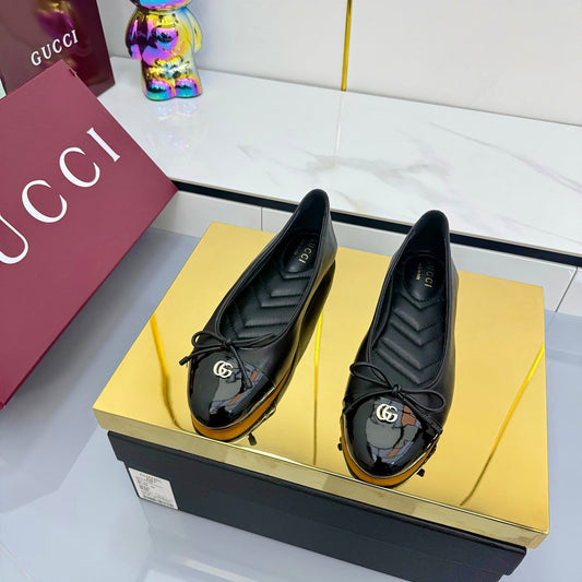GUCCI BALLET FLATS 25S IN BLACK LAMBSKIN MIX GLOSSY LEATHER WITH BOW