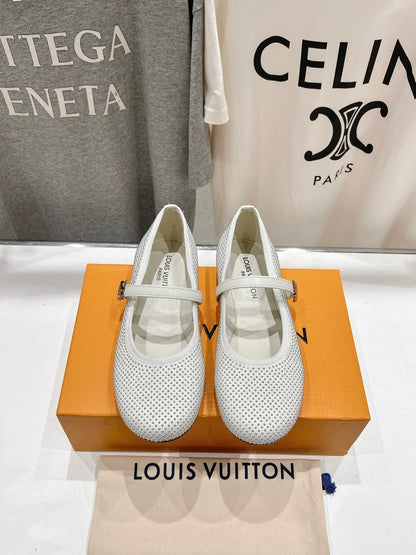 LOUIS VUITTON ROMY FLAT BALLERINA IN WHITE LAMBSKIN EMBELLISHED SILVER-TONED STUDS