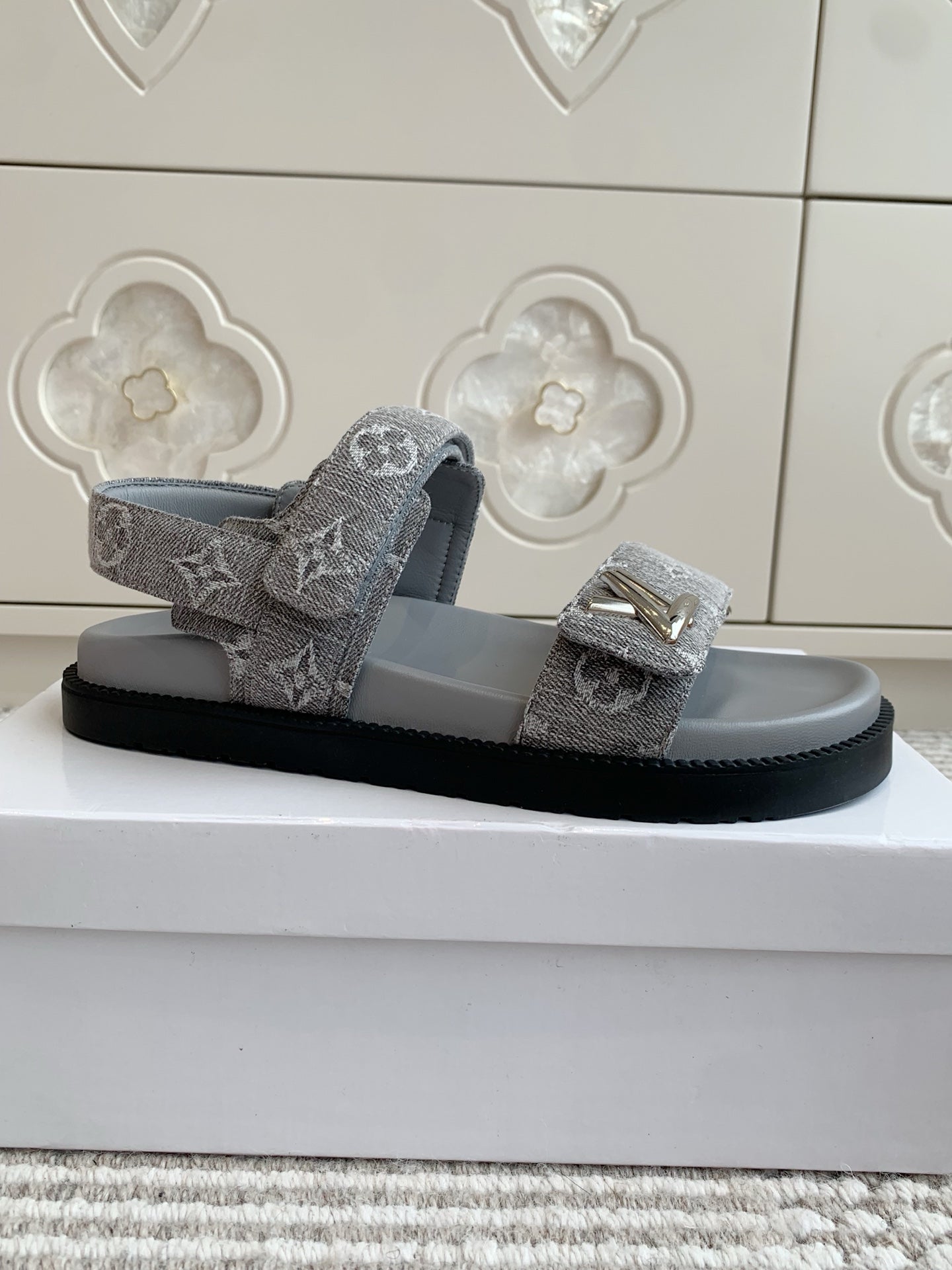 LOUIS VUITTON LV SANDALS 25S IN GREY DENIM AND CALFSKIN WITH SILVER HARDWARE