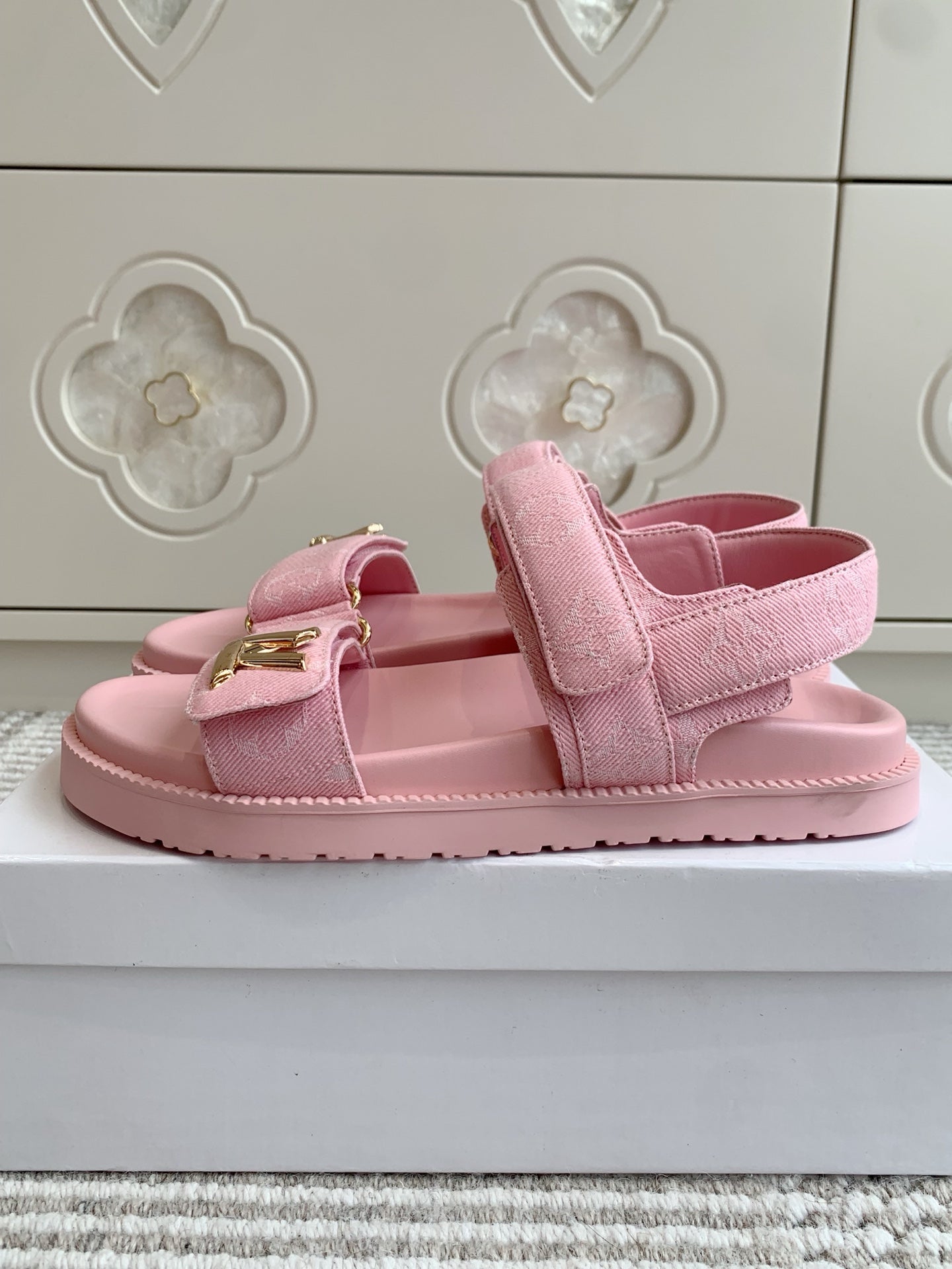 LOUIS VUITTON LV SANDALS 25S IN LIGHT PINK DENIM AND CALFSKIN WITH GOLD HARDWARE