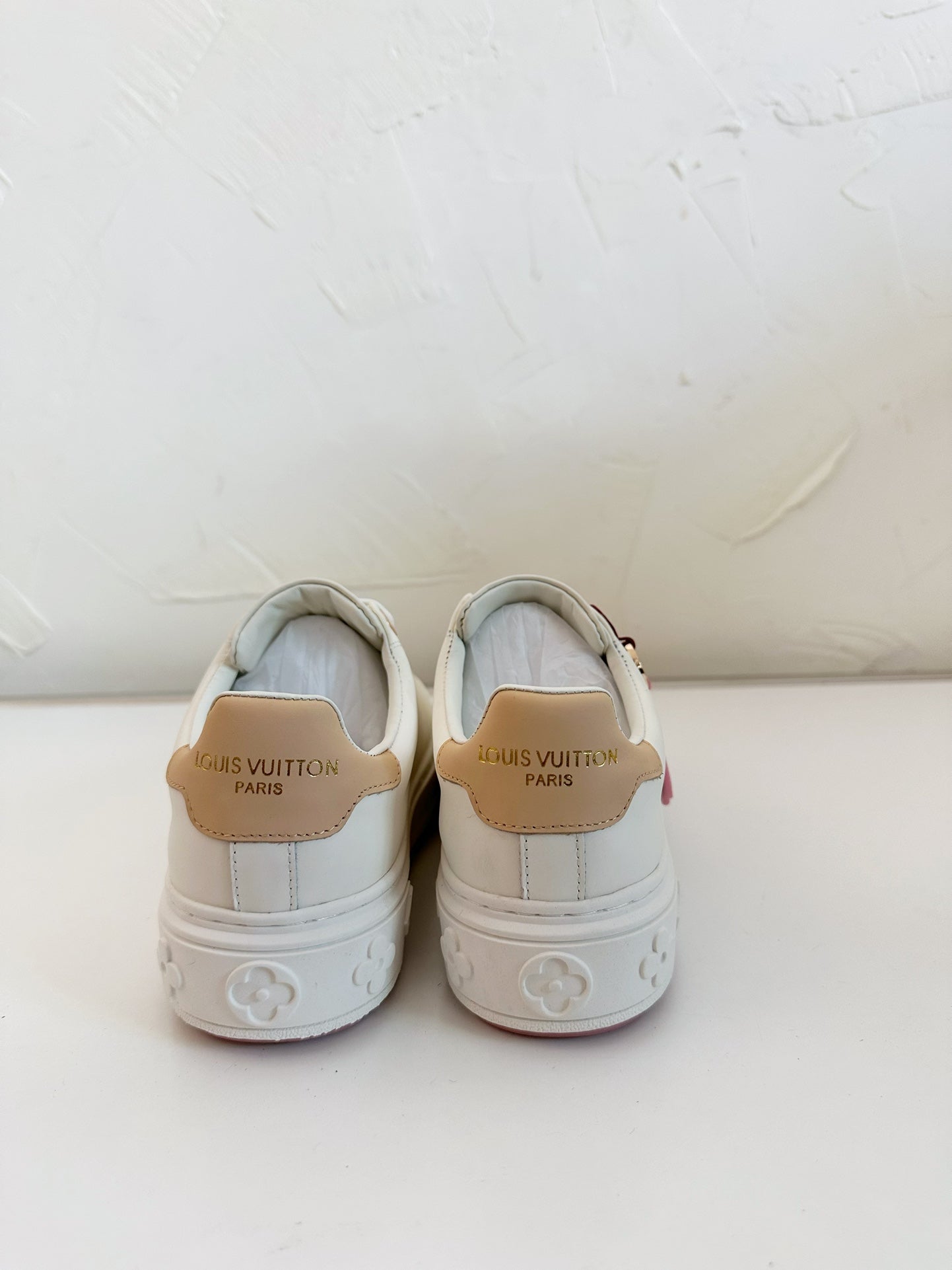 LOUIS VUITTON TIME OUT SNEAKER IN WHITE CALFSKIN