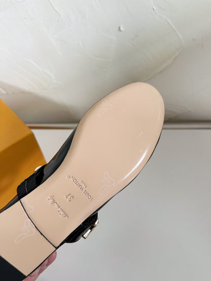 LOUIS VUITTON ROMY FLAT BALLERINA IN BLACK PATENT CALFSKIN