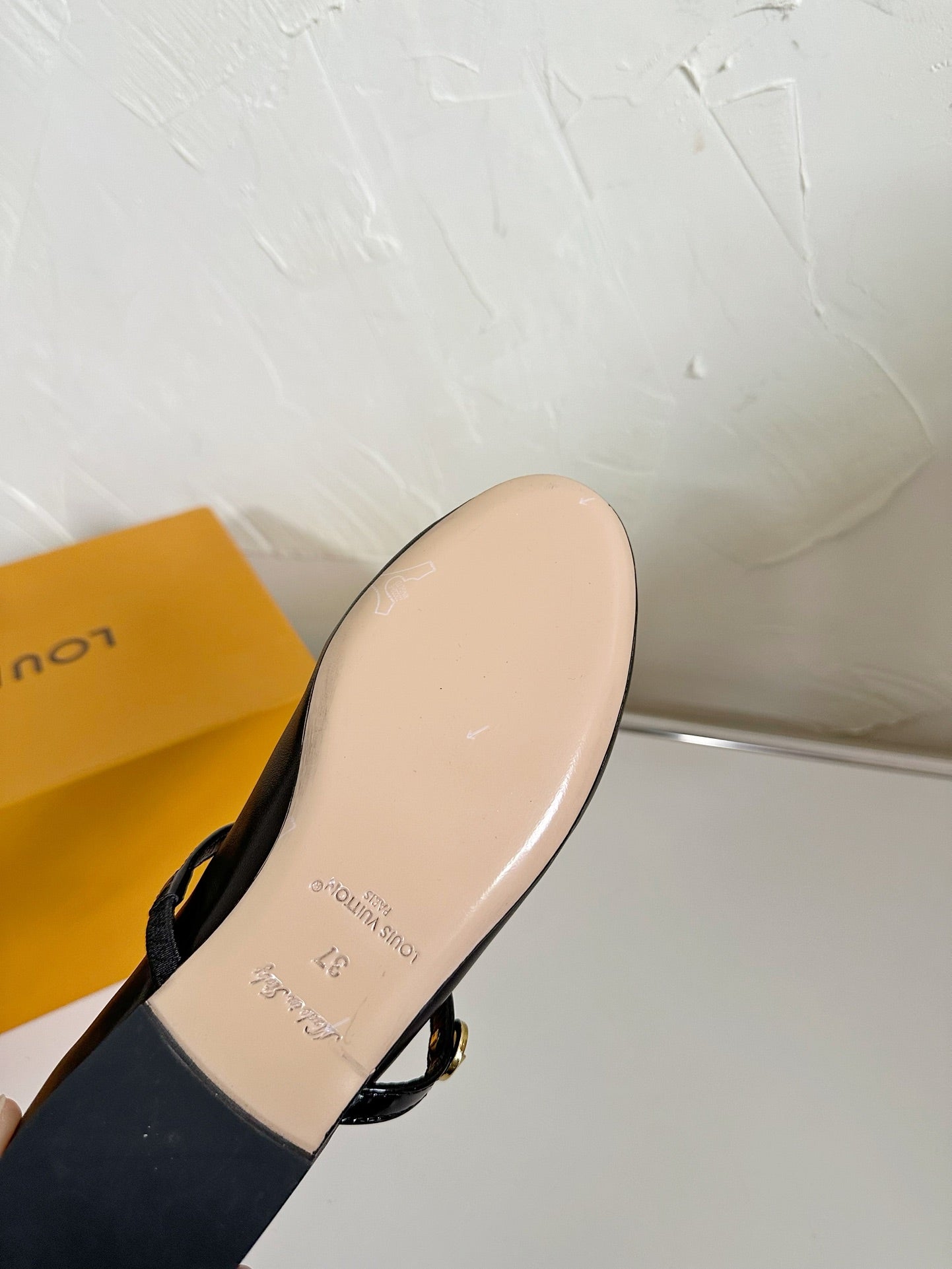 LOUIS VUITTON ROMY FLAT BALLERINA IN BLACK CALFSKIN