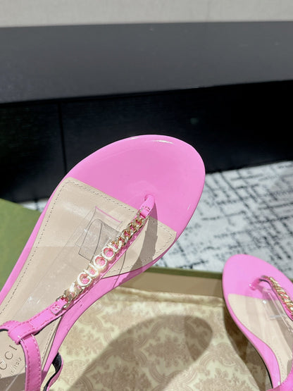 GUCCI THONG SANDAL IN FUSCIA PINK CALFSKIN WITH GOLD HARDWARE