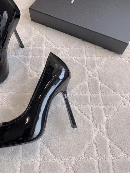 LOUIS VUITTON HIGH HEEL 10 CM PUMP IN BLACK PATENT CALFSKIN WITH GOLD HARDWARE
