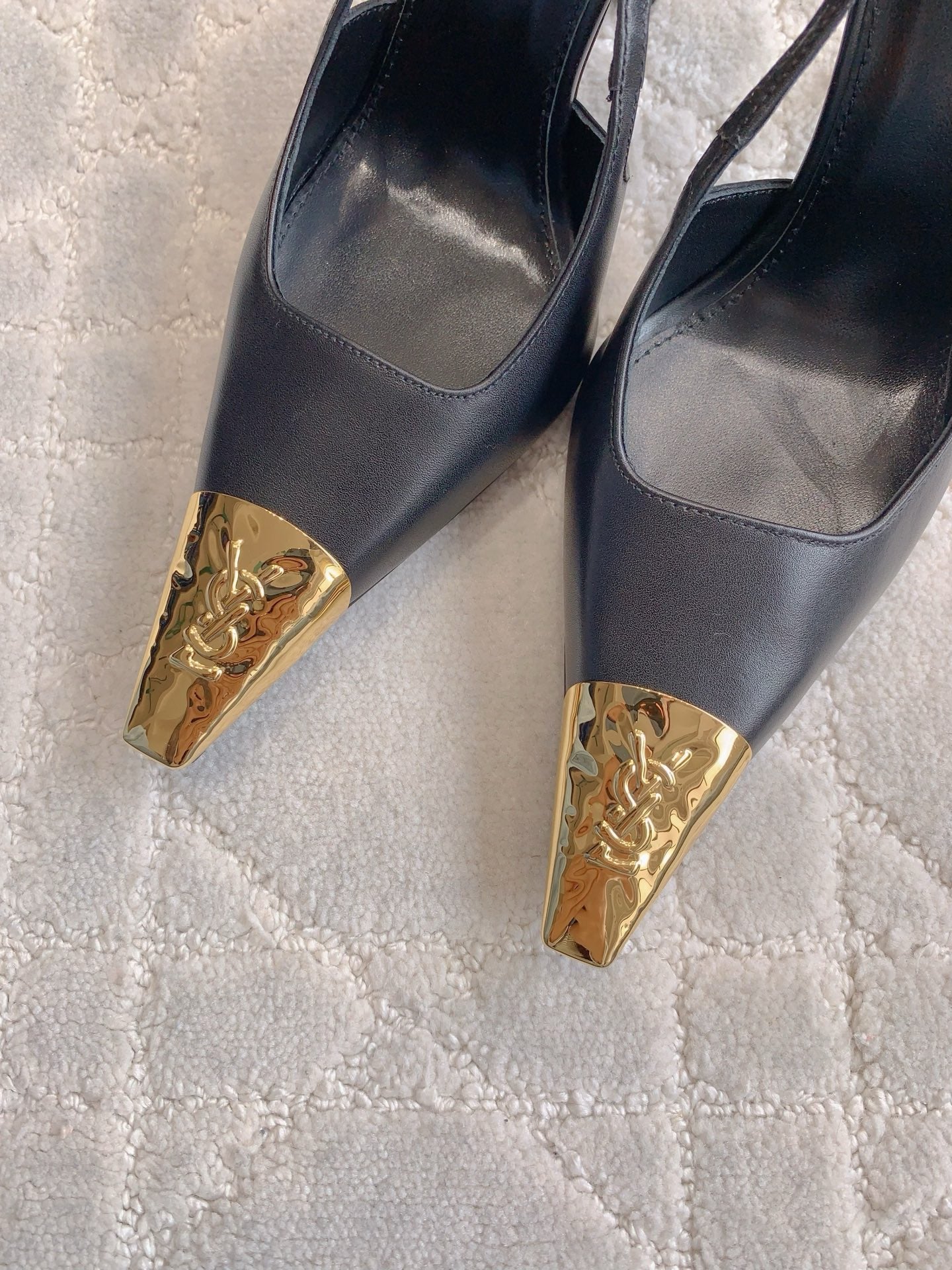 LOUIS VUITTON HIGH HEEL 10 CM SLINGBACK IN BLACK CALFSKIN WITH GOLD HARDWARE