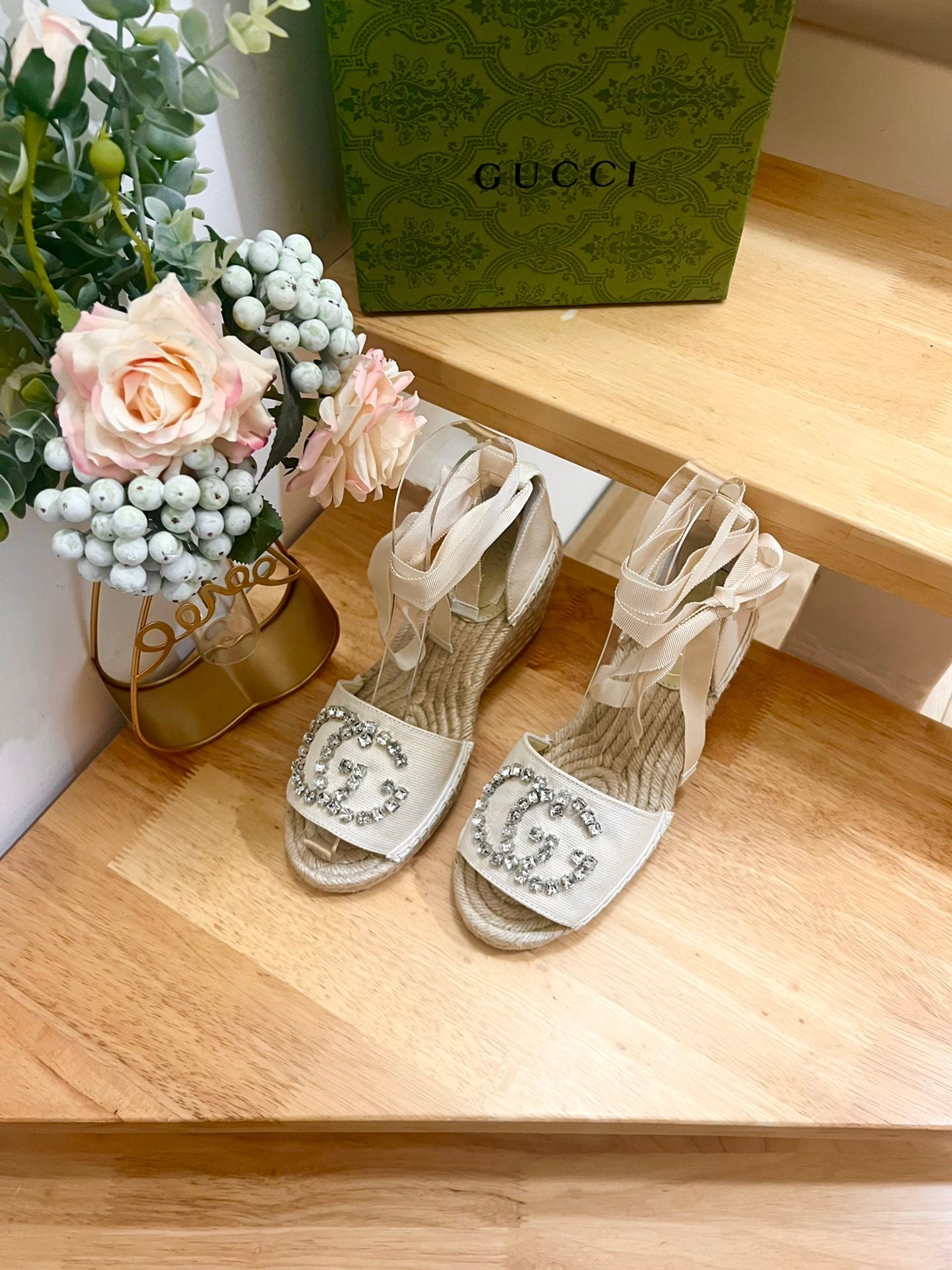 GUCCI PLATFORM WITH RHINESTONE LOGO IN CREAM BEIGE CANVAS AND STRAW LINING