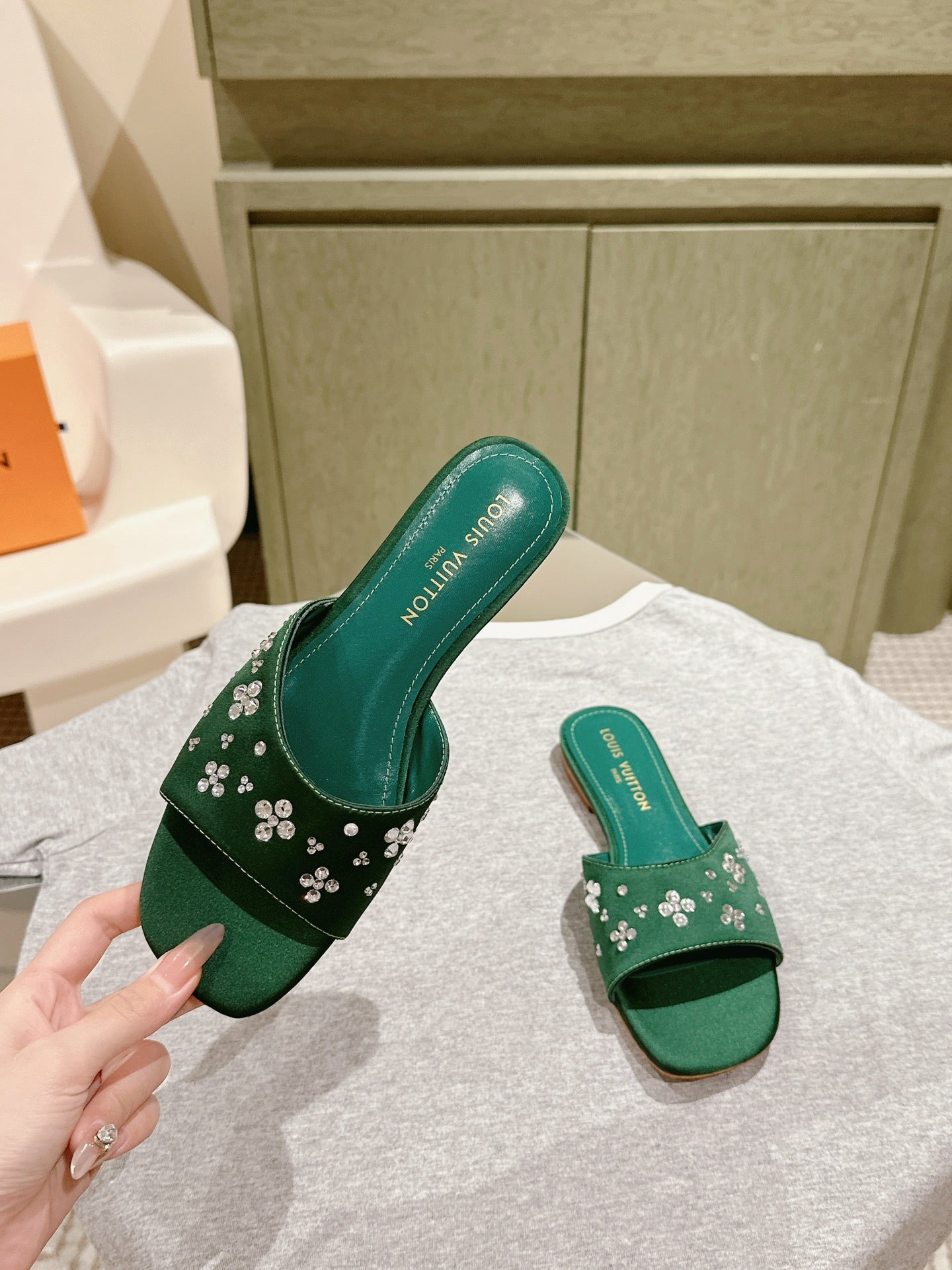 LOUIS VUITTON LV WOMEN FLAT MULE IN GREEN FOREST SATIN WITH RHINESTONE