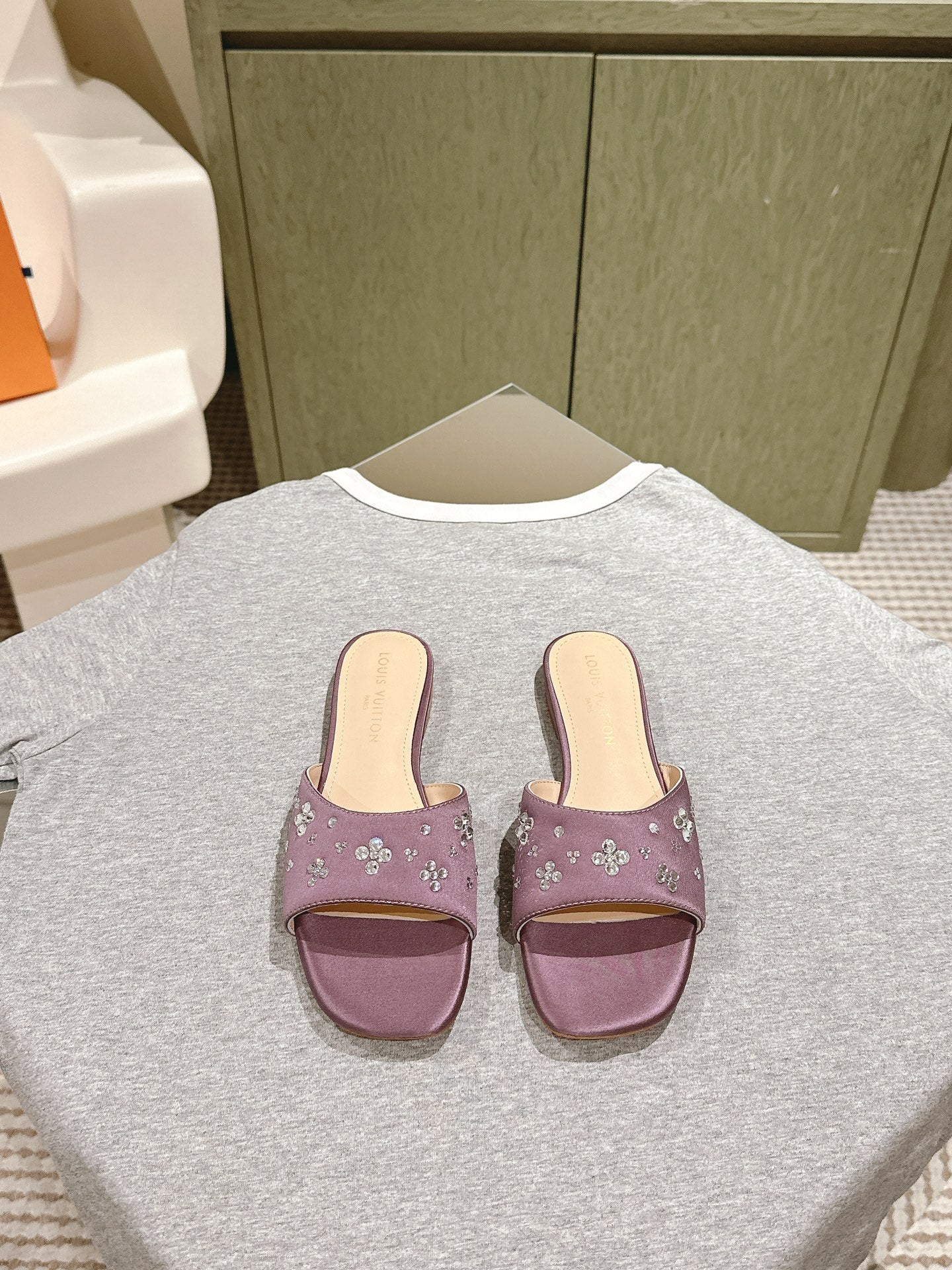LOUIS VUITTON LV WOMEN FLAT MULE IN MAUVE PURPLE SATIN WITH RHINESTONE