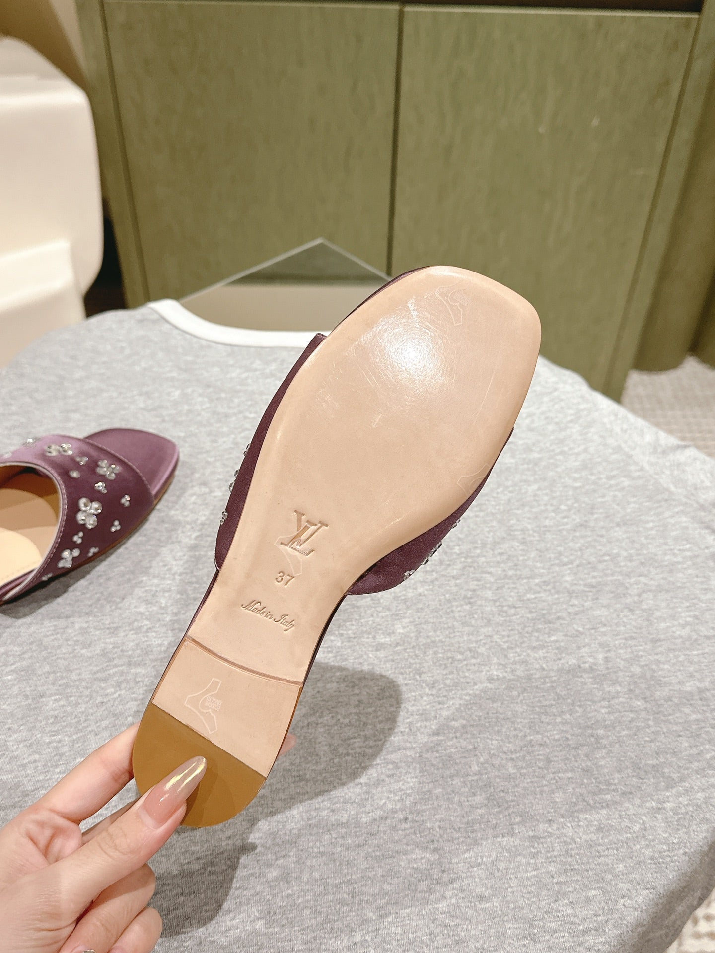 LOUIS VUITTON LV WOMEN FLAT MULE IN MAUVE PURPLE SATIN WITH RHINESTONE