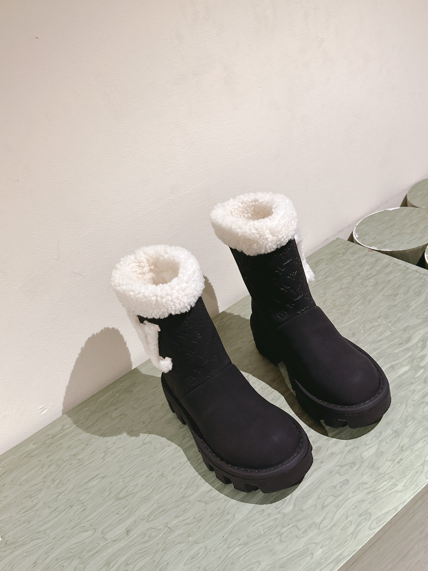 LOUIS VUITTON ANKLE BOOTS IN BLACK EMBOSSED CALFSKIN AND WHITE SHEARLING