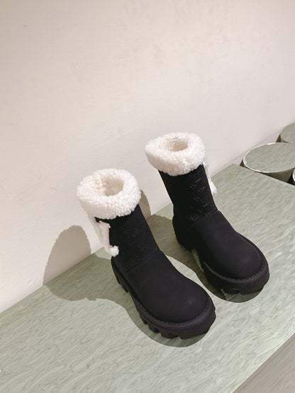 LOUIS VUITTON ANKLE BOOTS IN BLACK EMBOSSED CALFSKIN AND WHITE SHEARLING