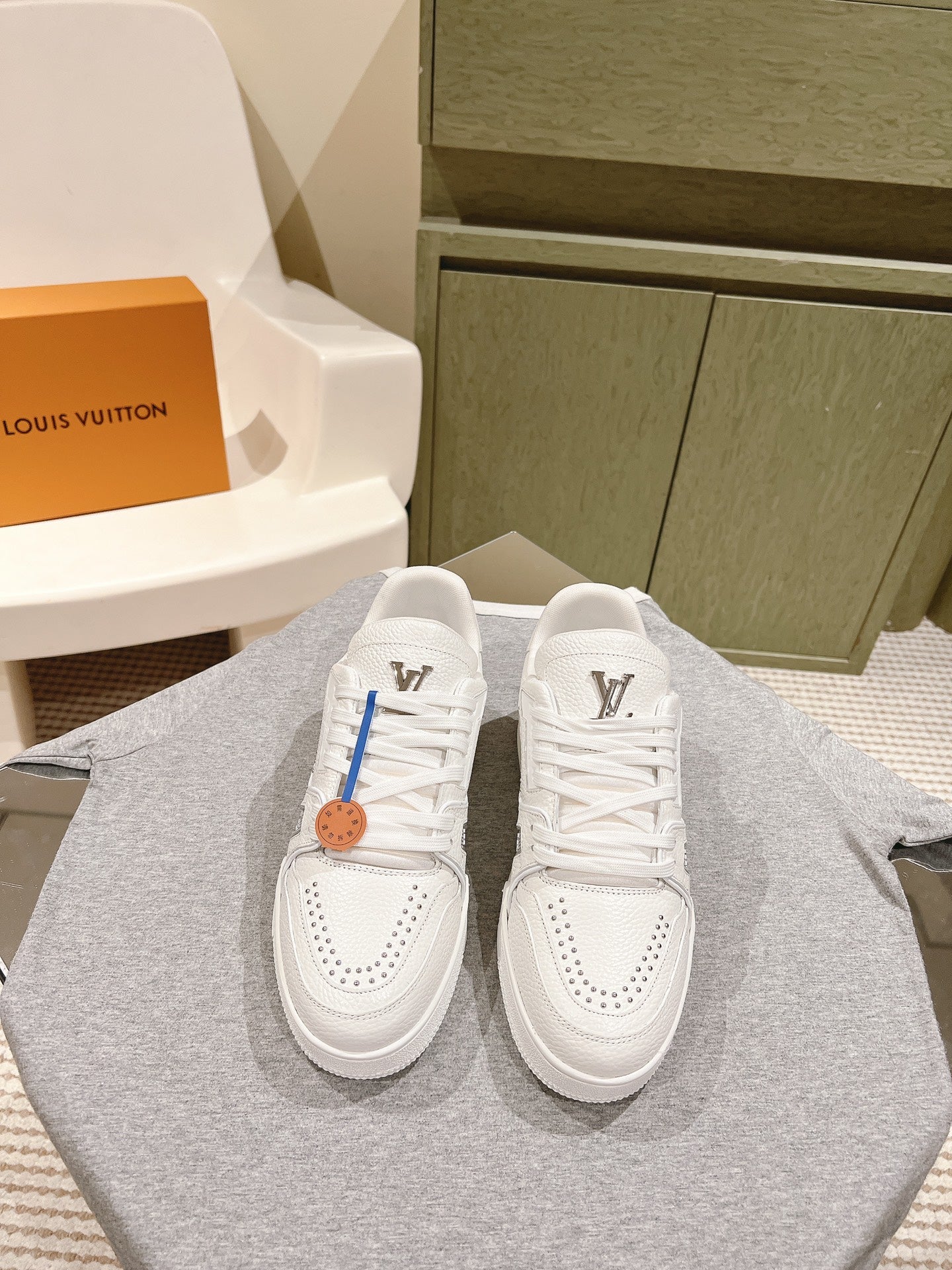 LOUIS VUITTON LV TRAINER SNEAKER IN WHITE CALFSKIN