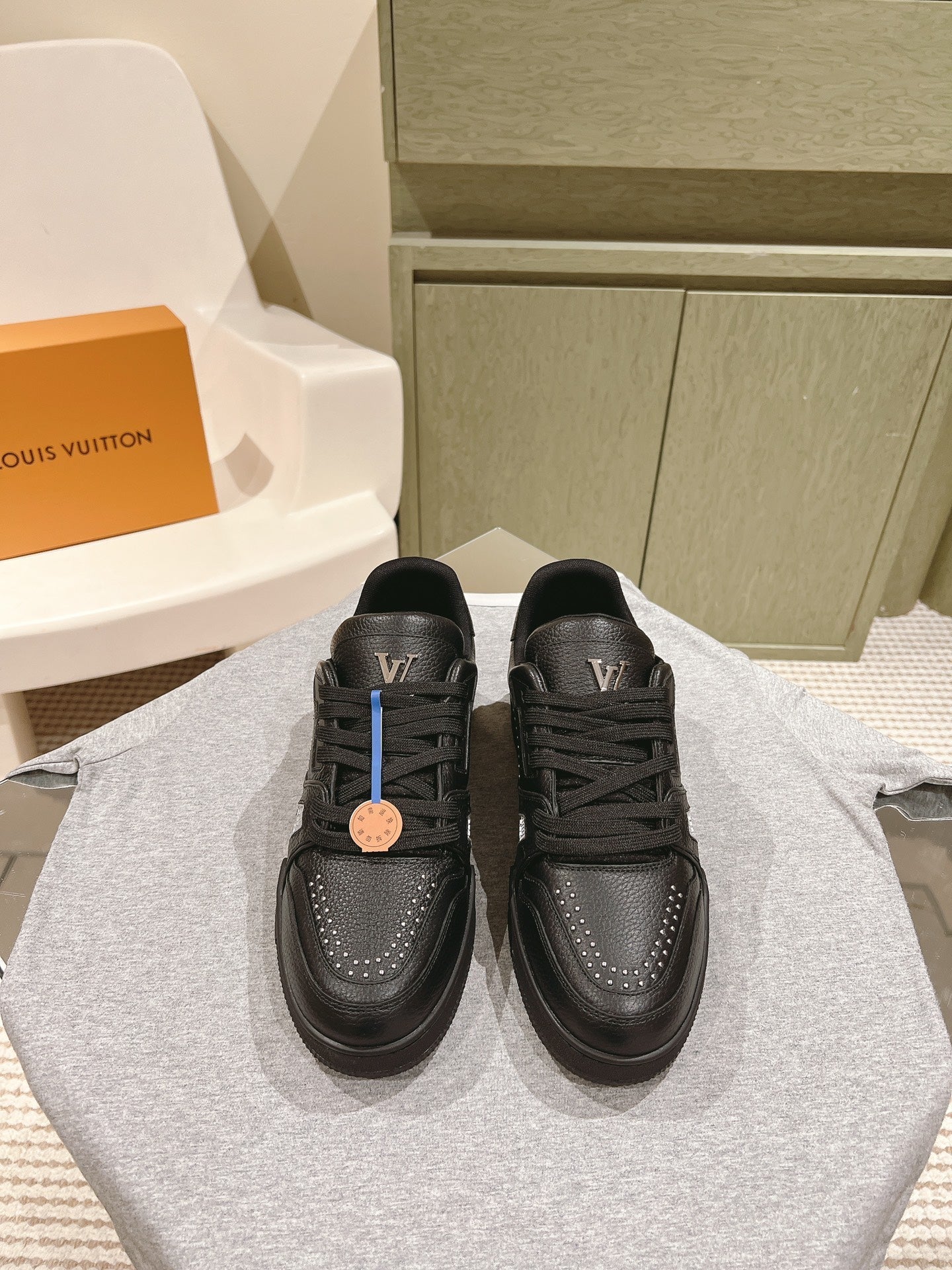 LOUIS VUITTON LV TRAINER SNEAKER IN BLACK CALFSKIN