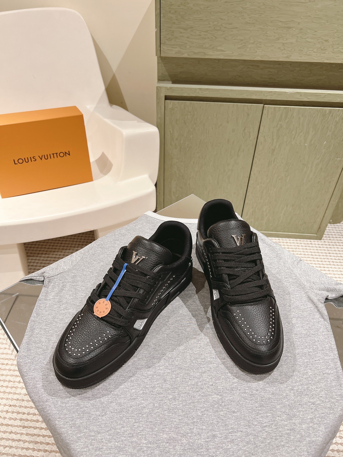 LOUIS VUITTON LV TRAINER SNEAKER IN BLACK CALFSKIN