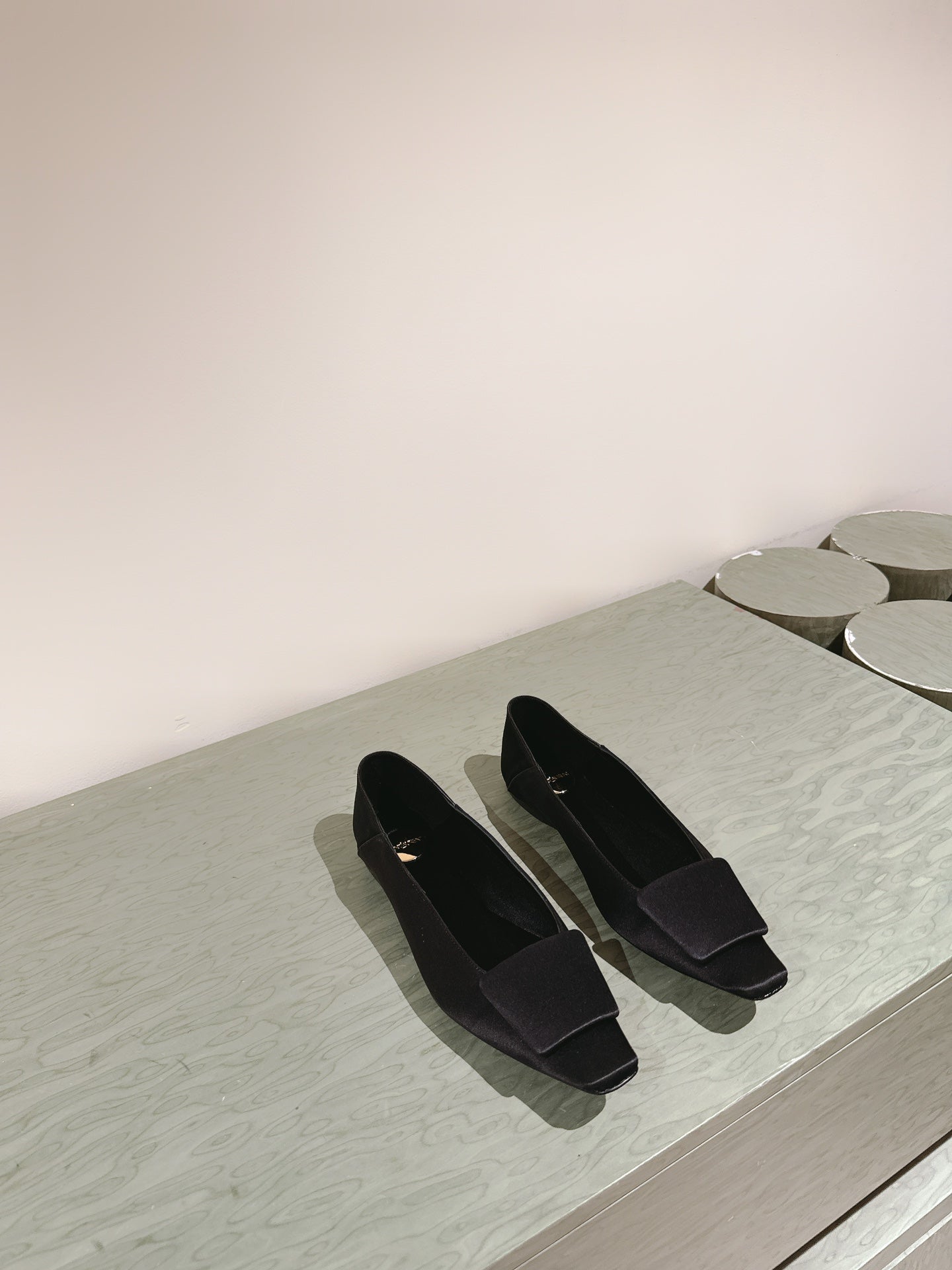LOUIS VUITTON BALLERINA FLATS IN BLACK SATIN