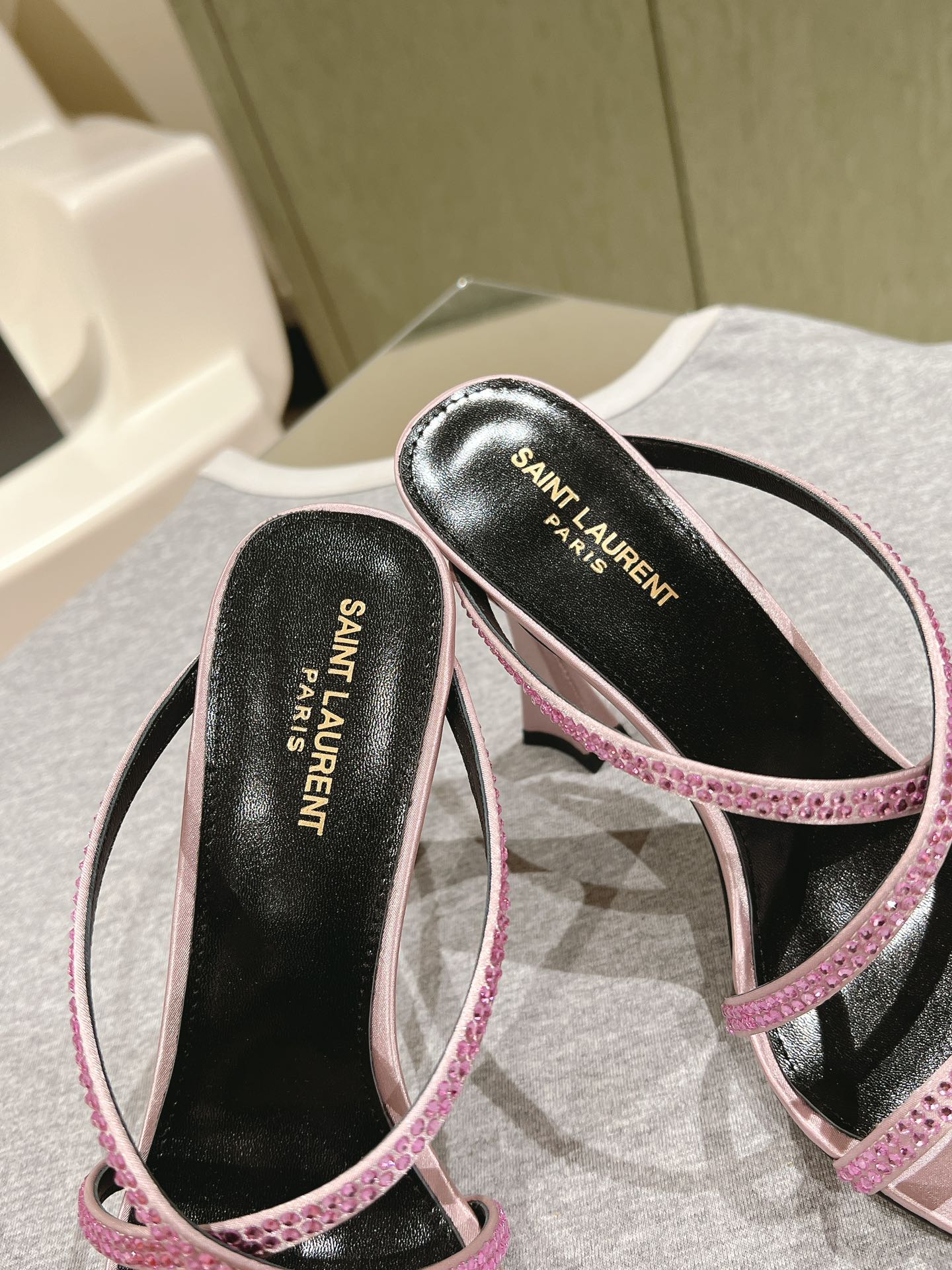 LOUIS VUITTON HIGH HEEL MULE 10 CM IN BABY PINK SATIN WITH RHINESTONES