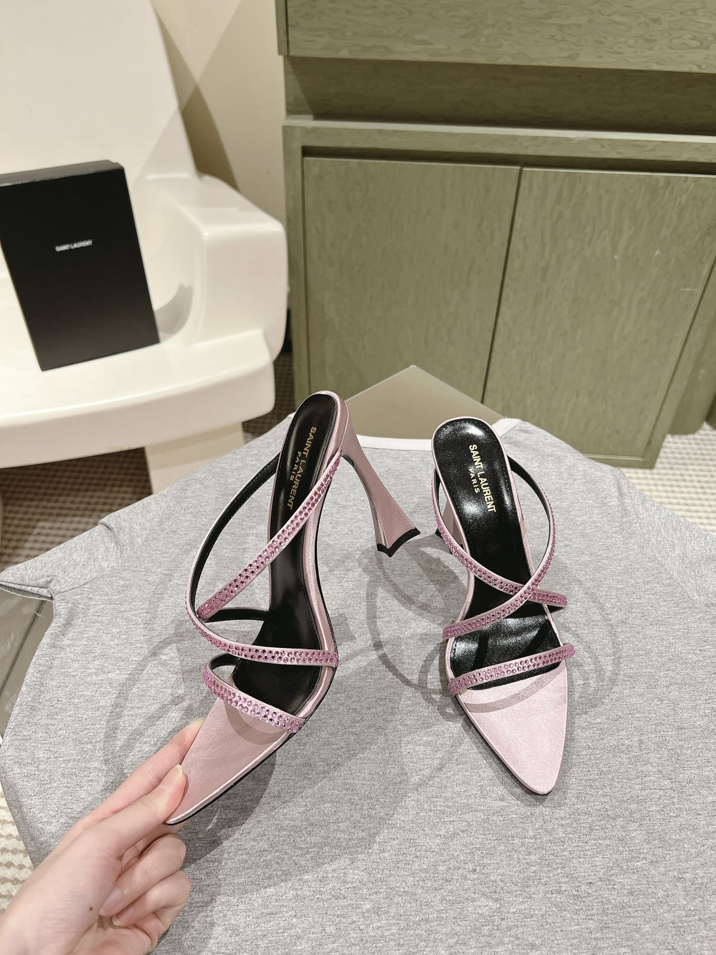 LOUIS VUITTON HIGH HEEL MULE 10 CM IN BABY PINK SATIN WITH RHINESTONES