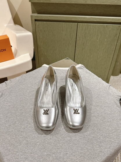 LOUIS VUITTON SWING HIGH PUMP 55 MM IN SILVER PATENT CALFSKIN