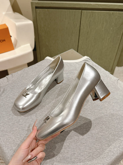 LOUIS VUITTON SWING HIGH PUMP 55 MM IN SILVER PATENT CALFSKIN