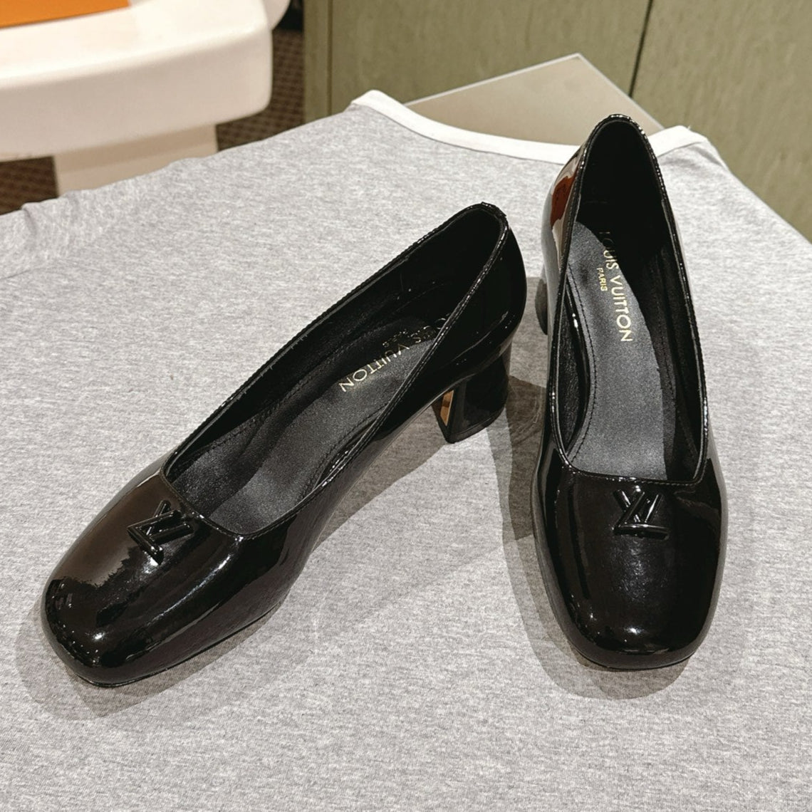 LOUIS VUITTON SWING HIGH PUMP 55 MM IN BLACK PATENT CALFSKIN