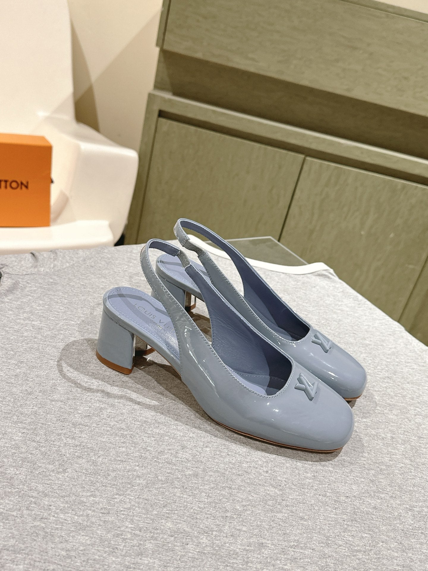 LOUIS VUITTON SWING SLINGBACK PUMP 55 MM IN ICE BLUE PATENT CALFSKIN