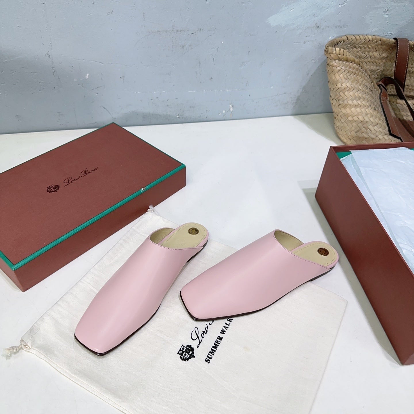 FLAT BUBBLE IN PASTEL PINK LAMBSKIN