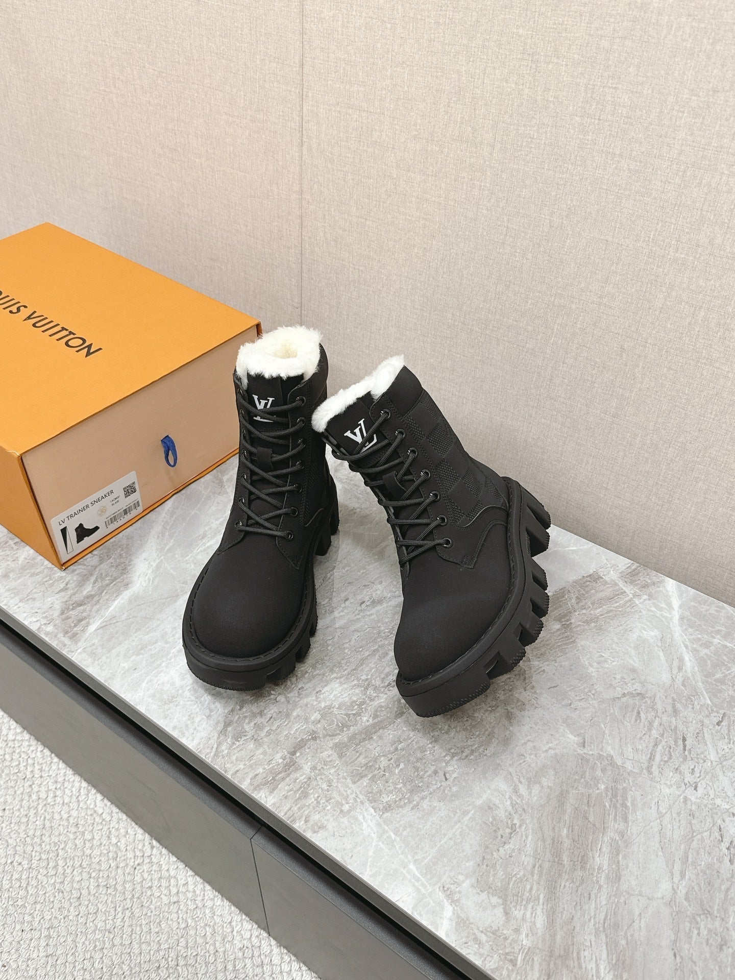 LOUIS VUITTON MARTIN ANKLE BOOTS IN BLACK SUEDE AND WHITE SHEARLING LINING