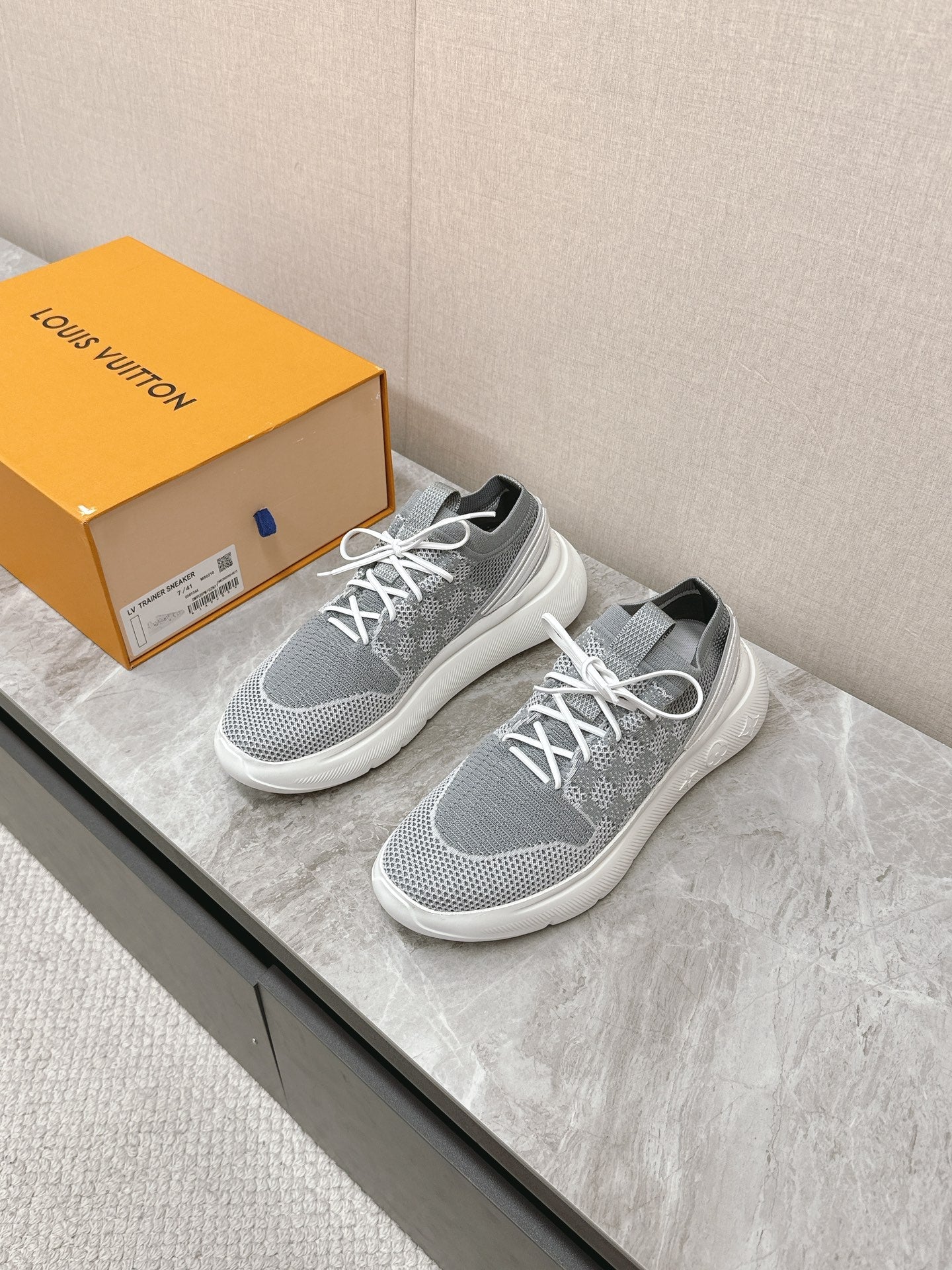 LOUIS VUITTON SNEAKERS IN DOVE GRAY DAMIER ELASTIC FABRIC