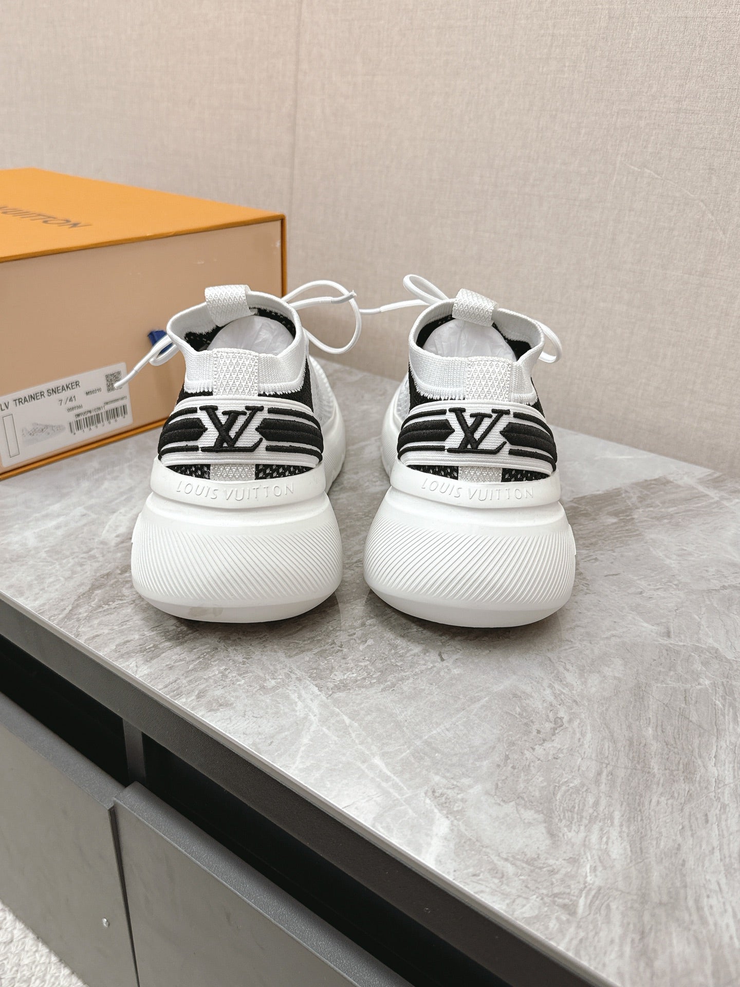 LOUIS VUITTON SNEAKERS IN WHITE DAMIER ELASTIC FABRIC
