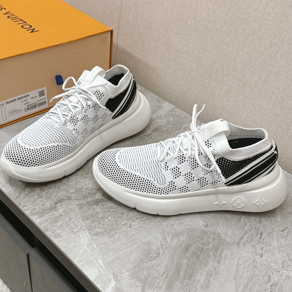 LOUIS VUITTON SNEAKERS IN WHITE DAMIER ELASTIC FABRIC