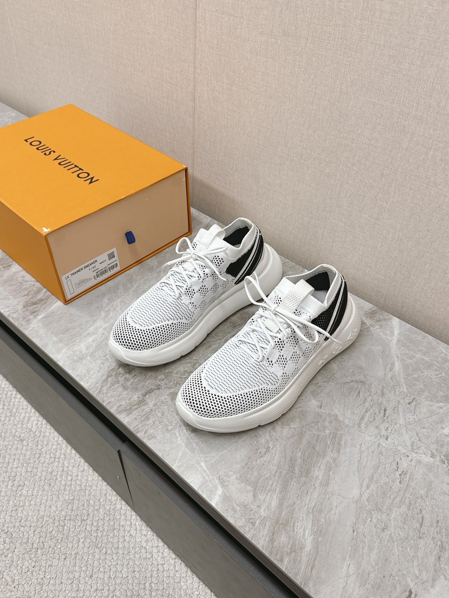 LOUIS VUITTON SNEAKERS IN WHITE DAMIER ELASTIC FABRIC