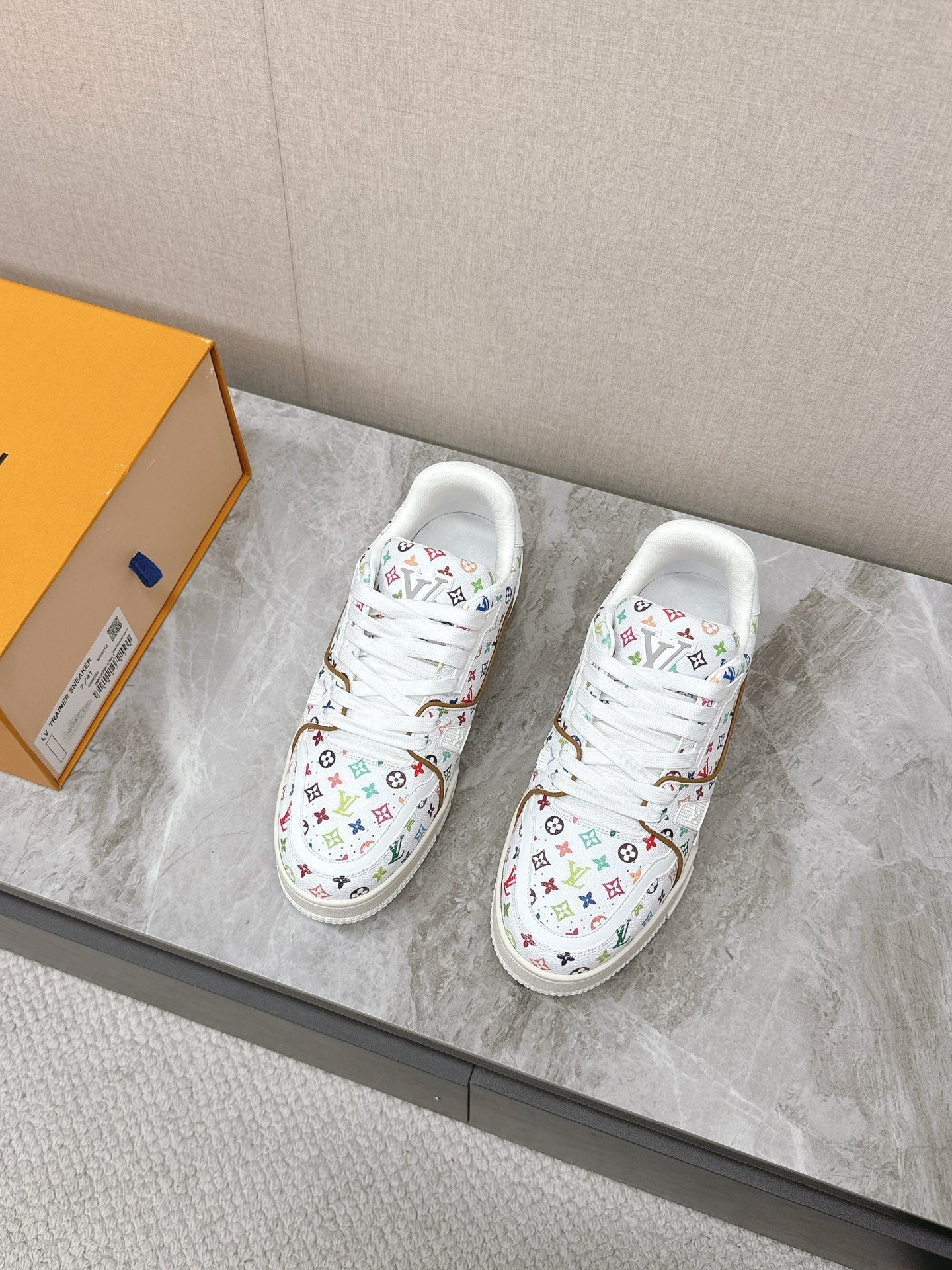 LOUIS VUITTON TRAINER SNEAKER IN WHITE MIX COLORFUL CALFSKIN