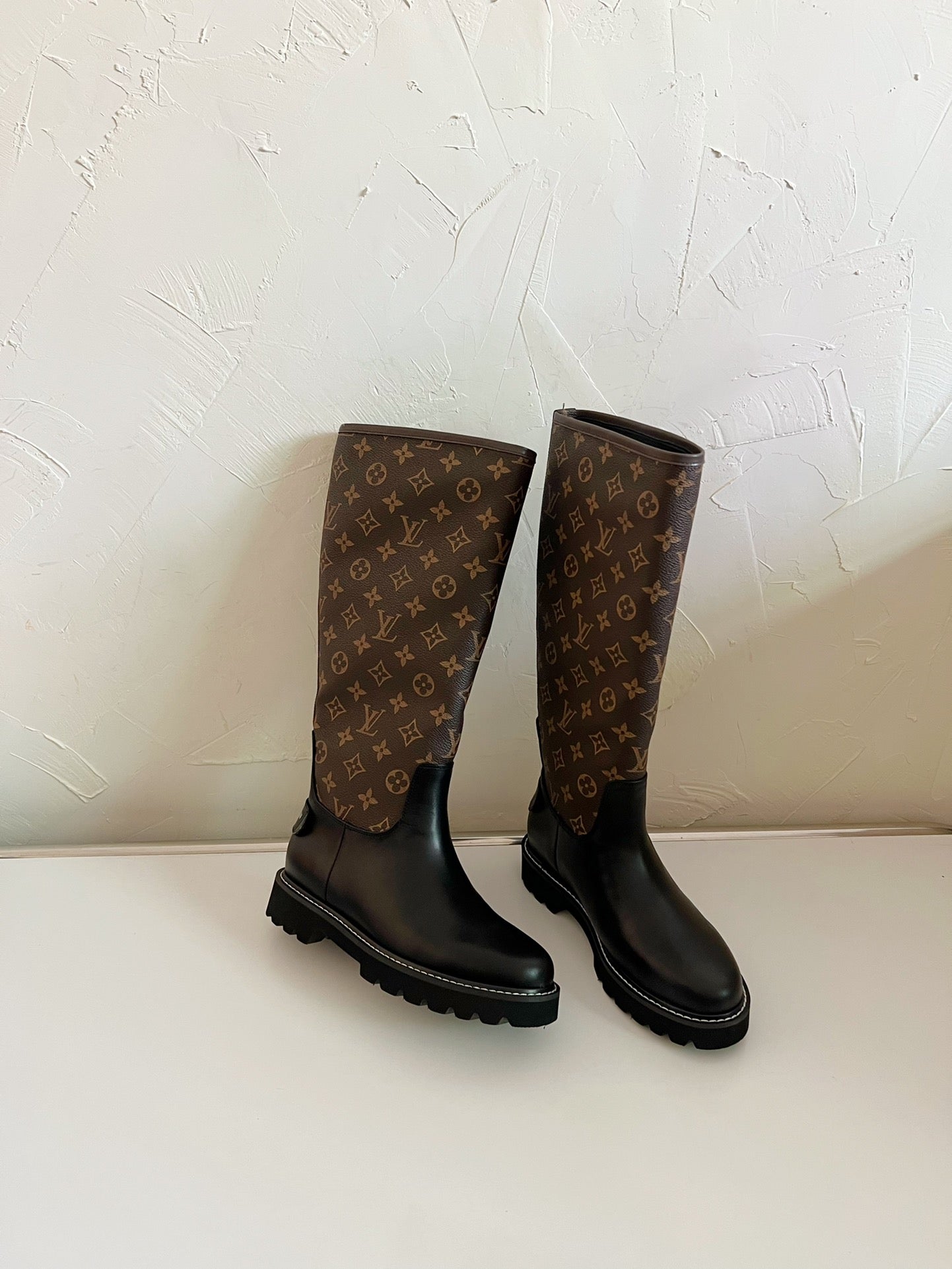 LOUIS VUITTON TERRITORY FLAT HIGH BOOT IN BLACK MIX CHOCOLATE BROWN MONOGRAM CALFSKIN