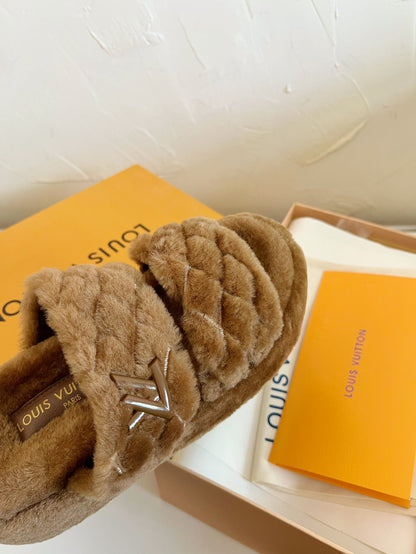 LOUIS VUITTON LV SUNSET PLATFORM COMFORT MULE IN CHOCOLATE BROWN SHEARLING