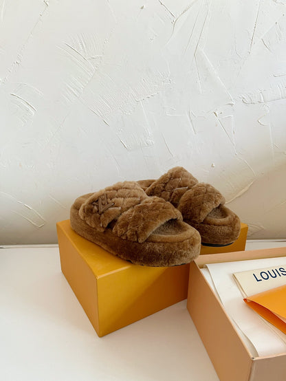 LOUIS VUITTON LV SUNSET PLATFORM COMFORT MULE IN CHOCOLATE BROWN SHEARLING