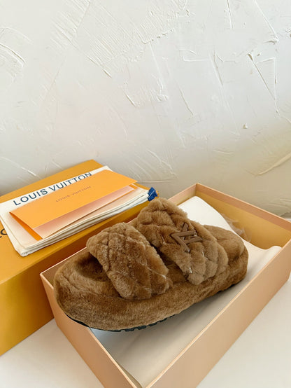 LOUIS VUITTON LV SUNSET PLATFORM COMFORT MULE IN CHOCOLATE BROWN SHEARLING